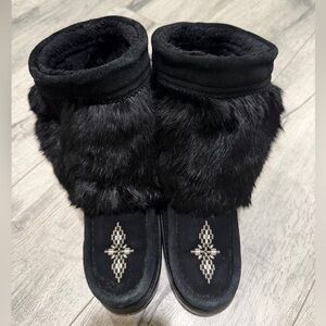 Manitobah Mukluks Black Fur Cuff Winter Moccasin Boots with Beaded Accent
